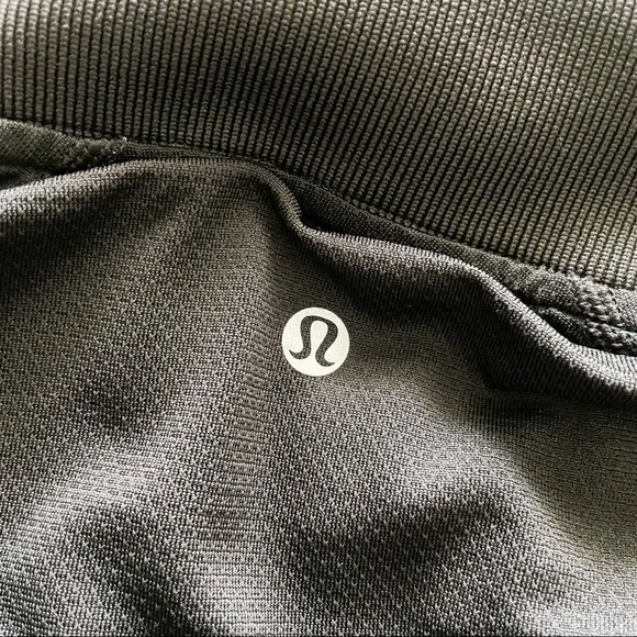 Men’s Lululemon Metal Vent Tech Polo in Black with New York Yankees Logo - Picture 2 of 6